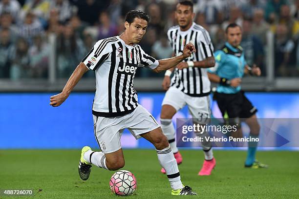 Anderson Hernanes of Juventus FC in action during the Serie A match between Juventus FC and AC Chievo Verona at Juventus Arena on September 12, 2015...