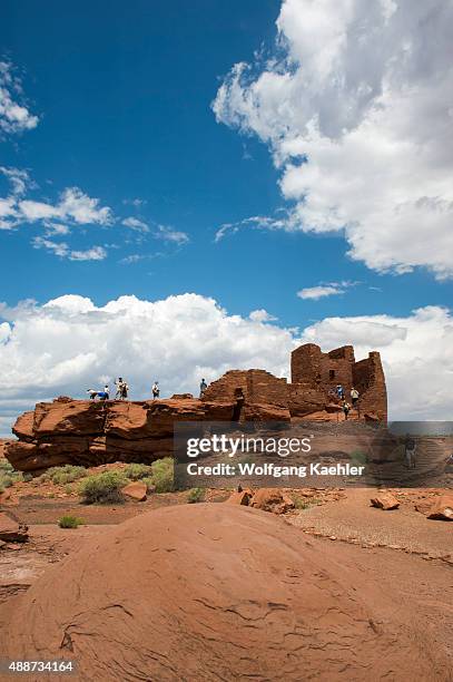 People visiting the Wukoki Pueblo in the Wupatki National Monument Park in northern Arizona, USA, where the Northern Sinagua people lived.