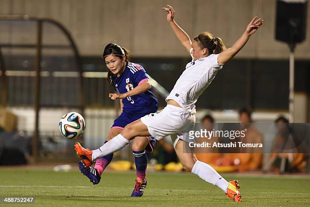 Nahomi Kawasumi of Japan and Ria Percival of New Zealand in action during the women's international friendly match between Japan and New Zealand at...