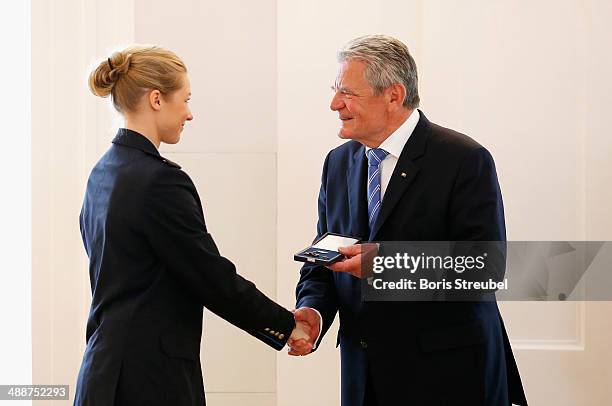 Federal President Joachim Gauck awards Amelie Kober, bronze medalist of the women's Parallel Slalom the Silbernes Lorbeerblatt during the Silbernes...