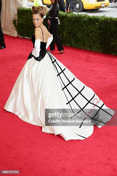 Sarah Jessica Parker attends the "Charles James: Beyond Fashion" Costume Institute Gala at the Metropolitan Museum of Art on May 5, 2014 in New York...