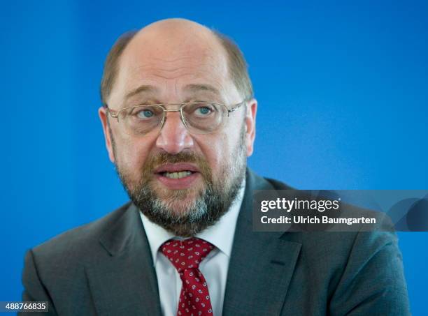 Martin Schulz, President of the Europeen Parliament and top candidate of Europeen Socialists for the Europeen elections, during a discussion in...