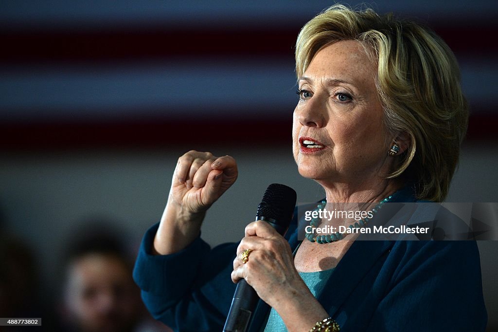 Democratic Presidential Candidate Hillary Clinton Campaigns In New Hampshire