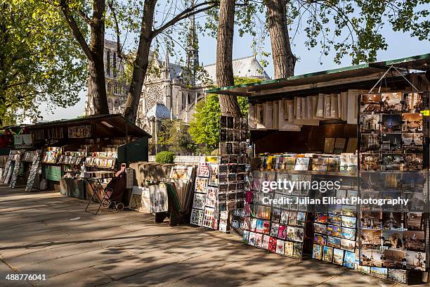 book and postcard sellers by the river seine. - marché de plein air photos et images de collection