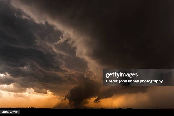 tornado, floydada, texas - tornado stockfoto's en -beelden