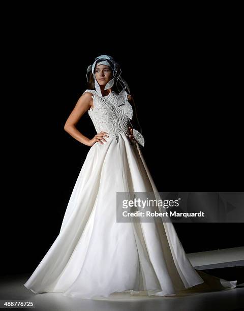 Malena Costa walks the runway for the latest bridal collection by Isabel Zapardiez during 'Barcelona Bridal Week 2014' on May 8, 2014 in Barcelona,...