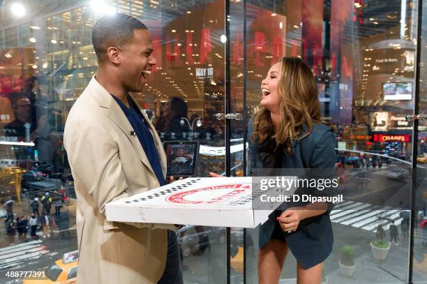 Calloway interviews Chrissy Teigen during her visit to "Extra" at their New York studios at H&M in Times Square on May 8, 2014 in New York City.