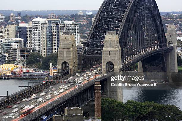 sydney harbour bridge with lavender bay - hafenbrücke von sydney stock-fotos und bilder