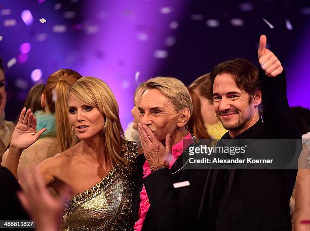 Model and presenter Heidi Klum is pictured together with her jury members Wolfgang Joop and Thomas Hayo the final of Germany's Next Top Model TV show...