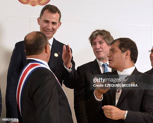 Costa Rican new President Luis Guillermo Solis speaks with Spain's Prince Felipe de Borbon , Argentina's Vice-President Amado Boudou and Ecuador's...