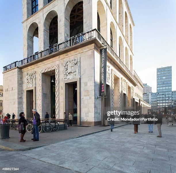 Tom Kurthy 24 Magistretti Stock Photos, High-Res Pictures, and Images - Getty Images