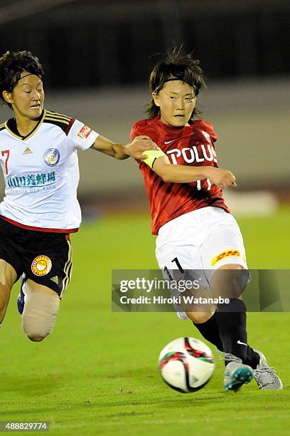 Michi Goto of Urawa Reds Ladies in action during the Nadeshiko League match between Urawa Red Diamonds Ladies and Okayama Yunogo Belle at Komaba...