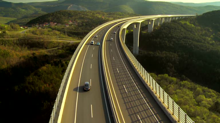 https://media.gettyimages.com/id/488850263/video/vehicles-crossing-a-viaduct.jpg?b=1&s=640x640&k=20&c=OEZQHqiQNioWxsX5_ix23NP0MesuRu-yFuJyp7dLPm8=
