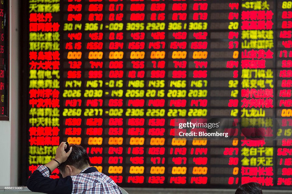 Chinese Stocks Head for Weekly Decline Amid Economic Concerns