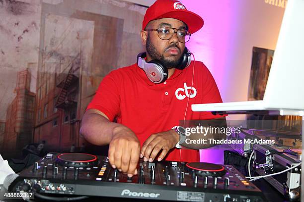 Dj Cheech 120 Sister 2 Sister Ladies Night Stock Photos, High-Res Pictures, and ...