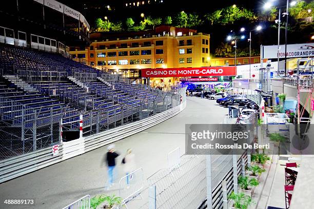 monte carlo, monaco grand prix - formula 1 audience stock pictures, royalty-free photos & images