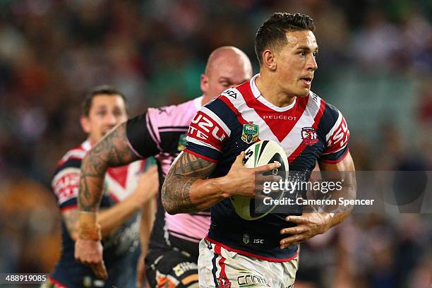 Sonny Bill Williams of the Roosters runs the ball during the round nine NRL match between the Sydney Roosters and the Wests Tigers at Allianz Stadium...