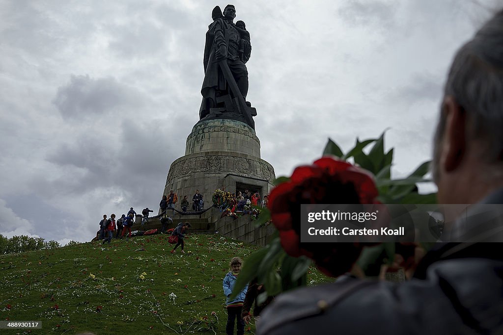 Berliners Commemorate Soviet Victory Over Fascist Germany