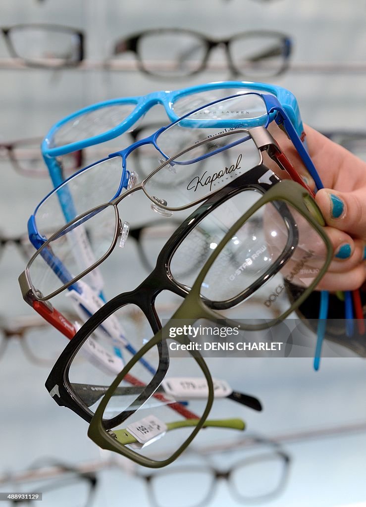 FRANCE-HEALTH-INSURANCE-GOVERNMENT-MUTUAL-EYEGLASSES