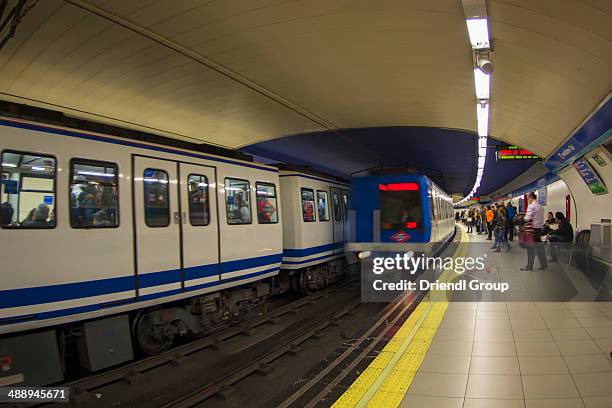 trains in a metro station. - madrid metro stock pictures, royalty-free photos & images