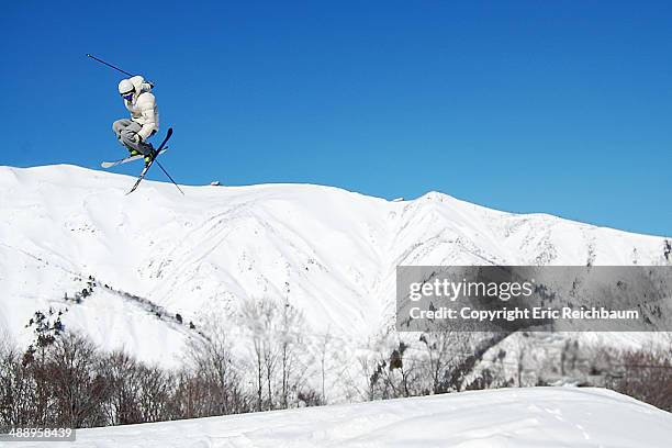 skier flying through the air - hakuba fotografías e imágenes de stock