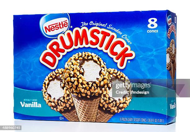 nestlé vanille trommelstock original-eisbecher hütchen box - hühnchenunterschenkel stock-fotos und bilder