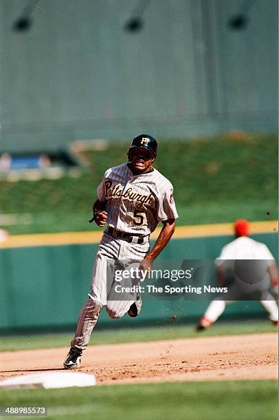 Tony Womack of the Pittsburgh Pirates runs against the St. Louis Cardinals at Busch Stadium on July 3, 1997 in St. Louis, Missouri. The Pirates...