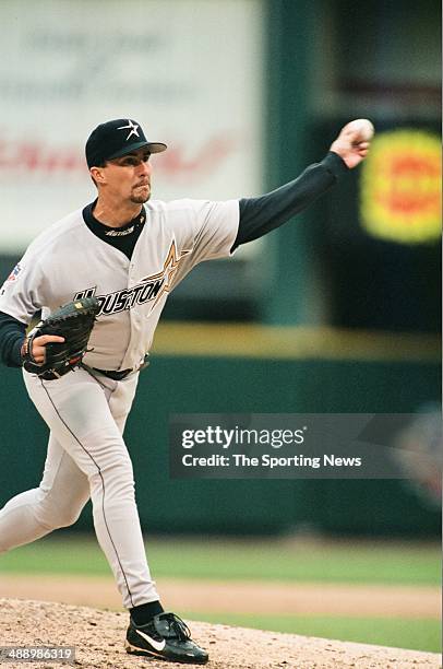 Billy Wagner of the Houston Astros pitches against the St. Louis Cardinals at Busch Stadium on April 12, 1997 in St. Louis, Missouri. The Astros...