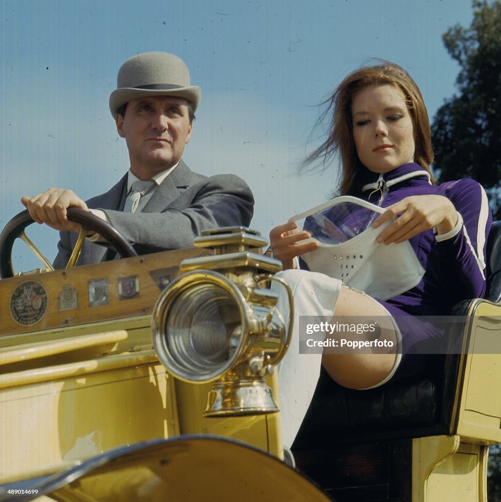 Diana Rigg And Patrick Macnee On The Set Of The Avengers