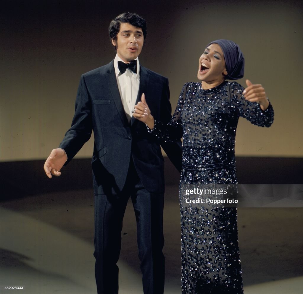 Engelbert Humperdinck And Shirley Bassey Perform Together