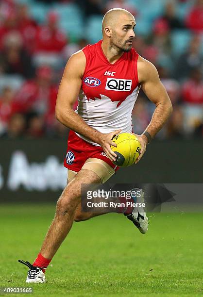 Rhyce Shaw of the Swans looks upfield during the round eight AFL match between the Sydney Swans and the Hawthorn Hawks at ANZ Stadium on May 9, 2014...