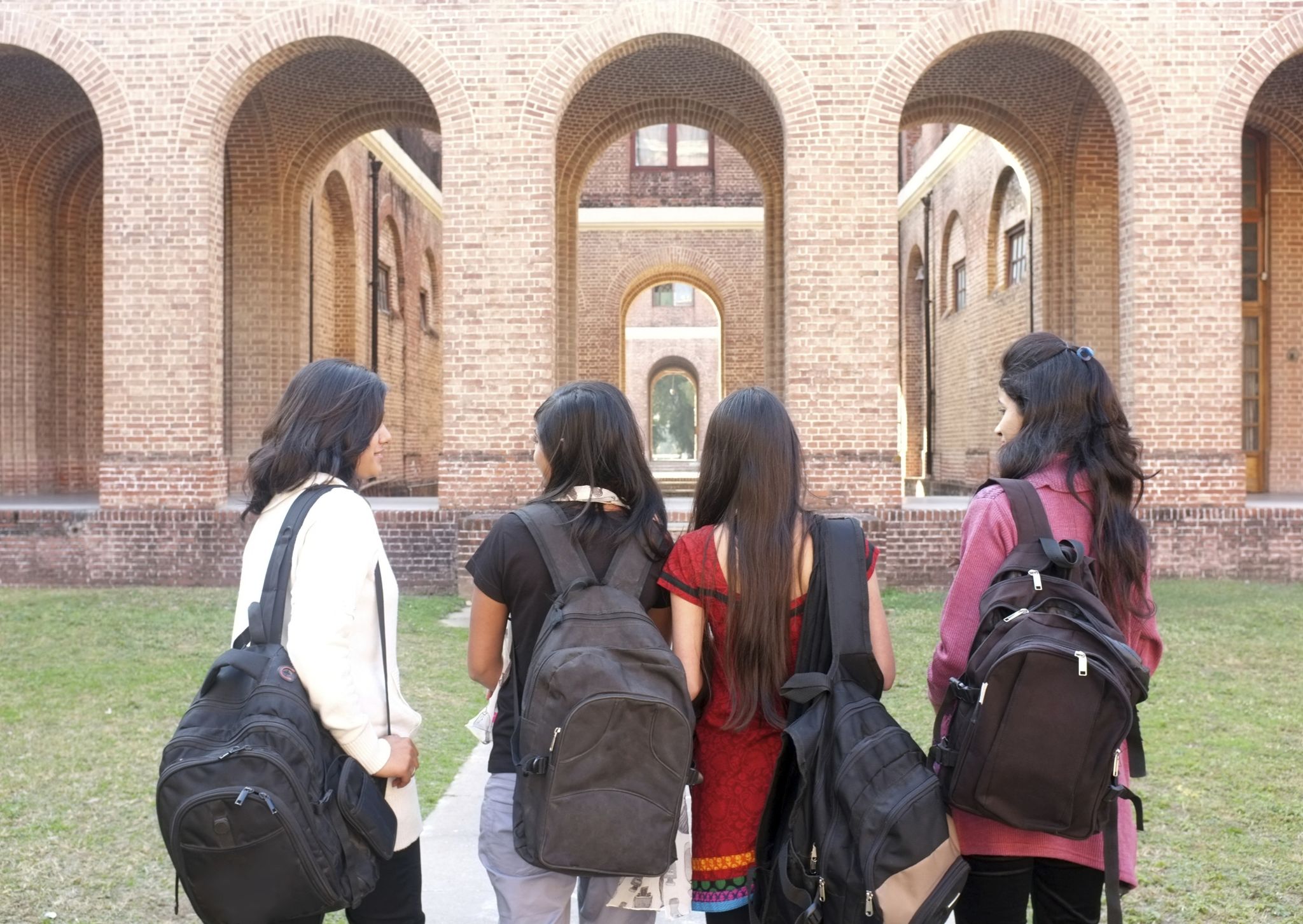 des moines university students