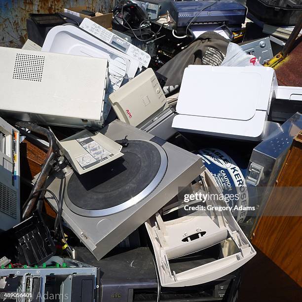 Computer Paper Discarded Computer Recycling Bin Photos and Premium High Res Pictures - Getty Images