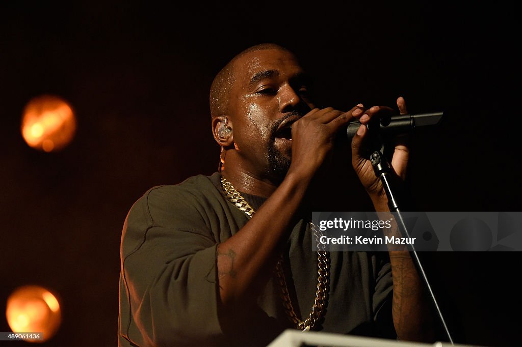 2015 iHeartRadio Music Festival - Night 1 - Show