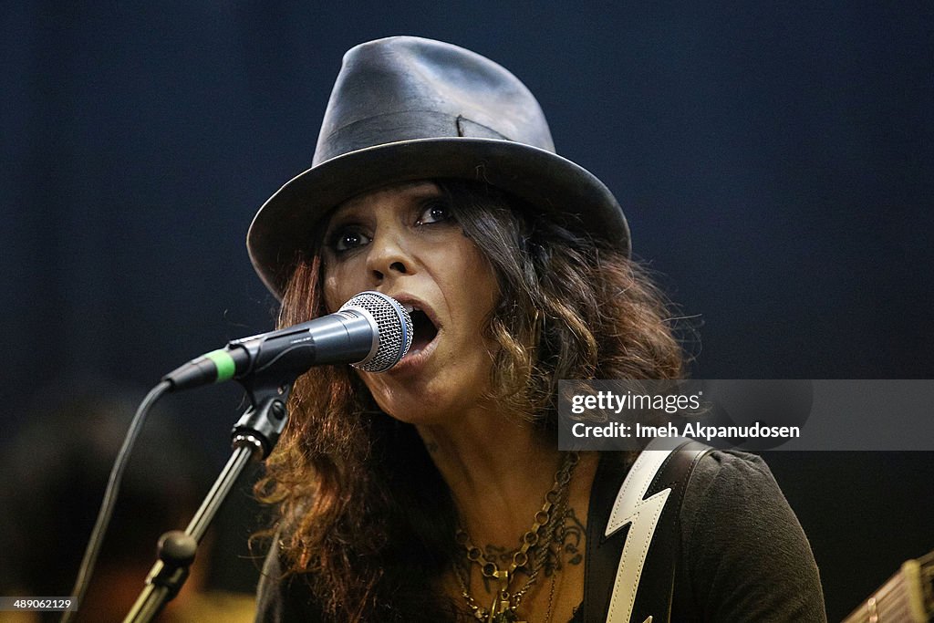 Recording Session Non Blondes The Art of the Studio: Inside the Creative Dynamics of Music Production