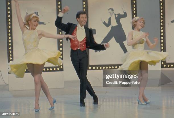 Lionel Blair Photos and Premium High Res Pictures - Getty Images