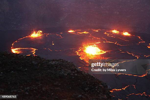 lava lake, hawaii - kīlauea volcano fotografías e imágenes de stock