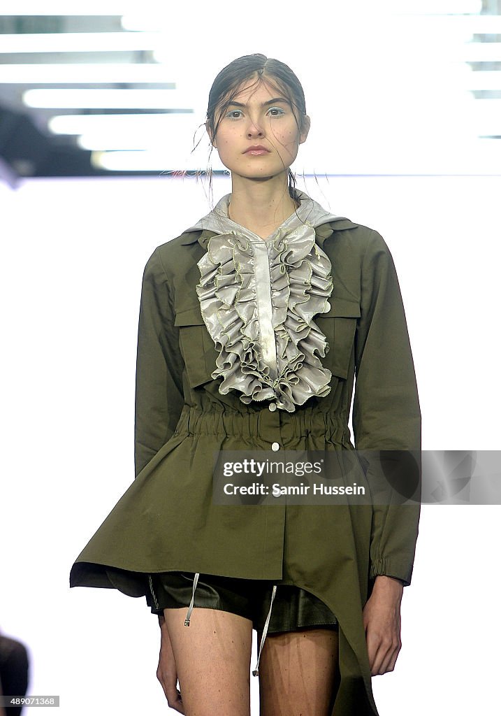 Asli Polat - Runway - LFW SS16