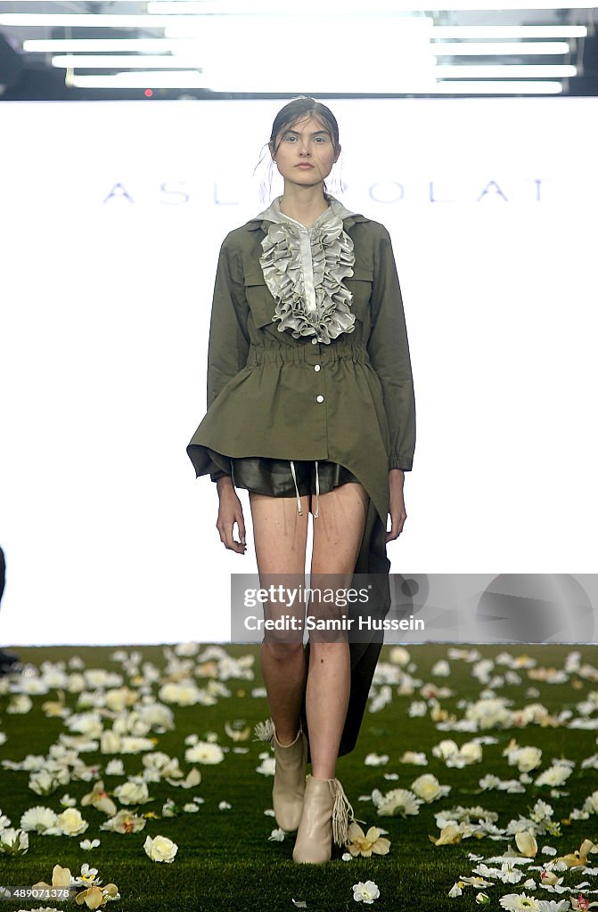 Asli Polat - Runway - LFW SS16