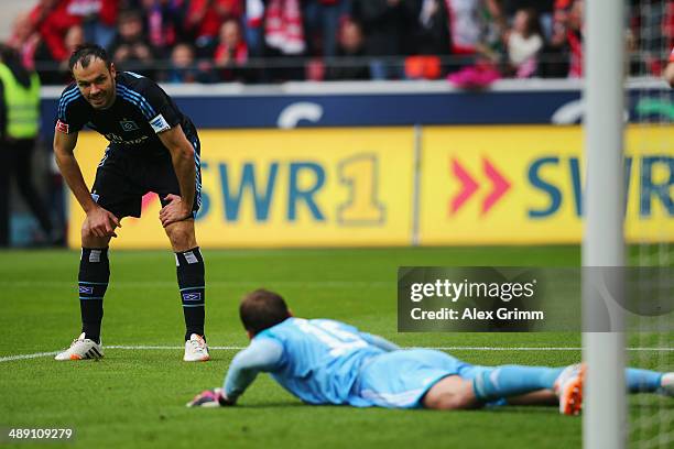 Heiko Westermann and goalkeeper Rene Adler of Hamburg react after Elkin Soto scored his team's first goal during the Bundesliga match between 1. FSV...