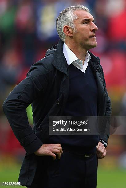 Head coach Mirko Slomka of Hamburg reacts after the Bundesliga match between 1. FSV Mainz 05 and Hamburger SV at Coface Arena on May 10, 2014 in...