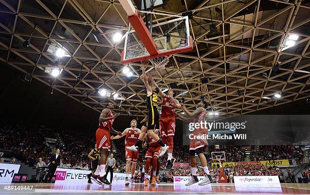 Michael Stockton of Ludwigsburg jumps to score against Nihad Djedovic of Muenchen during game one of the 2014 Beko BBL Playoffs semifinals between FC...