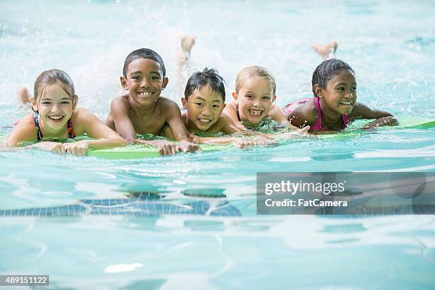 group swim practice - kids swimming stockfoto's en -beelden