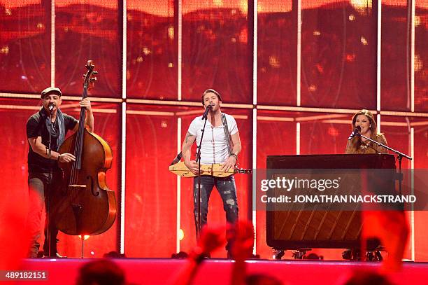 Firelight Song 571 Firelight Stock Photos, High-Res Pictures, and Images - Getty Images