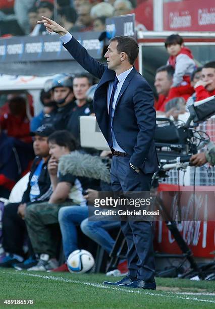 Rodolfo Arruabarrena coach of Boca Juniors gives instructions to his players during a match between Argentinos Juniors and Boca Juniors as part of...