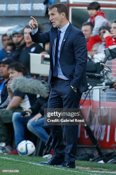 Rodolfo Arruabarrena coach of Boca Juniors gives instructions to his players during a match between Argentinos Juniors and Boca Juniors as part of...