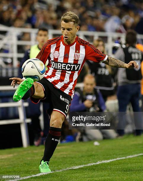 Gaston Fernandez of Estudiantes kicks the ball during a match between Velez Sarsfield and Estudiantes as part of 25th round of Torneo Primera...