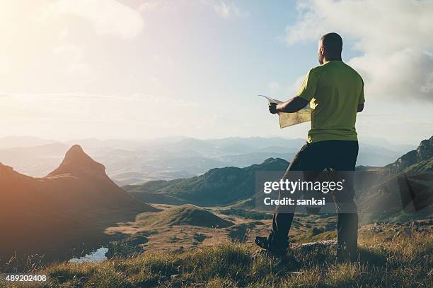 finding the way. - aspirational stockfoto's en -beelden