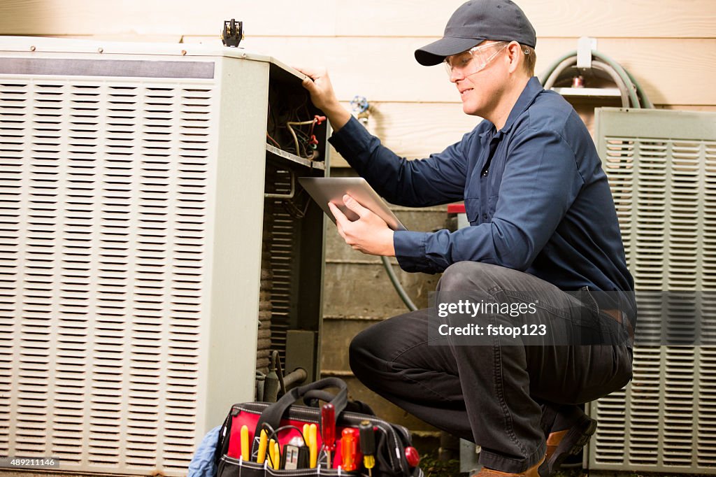 Air conditioner Handwerker Arbeiten zu Hause ausgestattet. Blue-collar worker ".