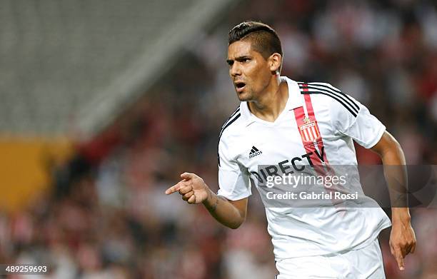 Franco Jara of Estudiantes celebrates his team's third goal during a match between Estudiantes and San Lorenzo as part of Torneo Final 2014 at Ciudad...